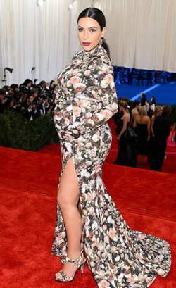 Kim Kardashian Hamil Anak Kedua, Lihat Kembali Gaya Kehamilannya Dulu