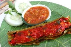 Singgasana Ikan Bakar: Pelasan Uling dan Nila Kendang Kempul yang Sedap Menyengat