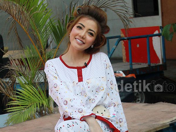 Biasa Heboh, Begini Gaya Bella Shofie Cuma Pakai Piyama