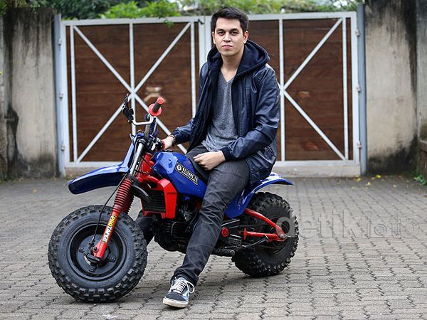 Kevin Julio dan Mini Trail Birunya, Keren Nggak Bro? Kevin Julio dan Mini Trail Birunya, Keren Nggak Bro?