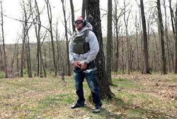 Uji Coba Celana Dalam Anti-Peluru, Pria Ini Rela Jadi Kelinci Percobaan