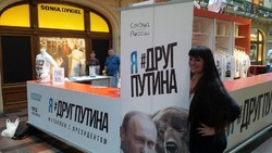 Melihat Putin yang Jadi Simbol Rusia Baru, Kaosnya pun Dijajakan di Mal