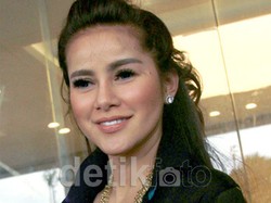 Anak Prioritas Utama, Olla Tetap Nikmati Jadi Host Acara Gosip