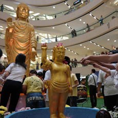 Rayakan Waisak di Mal, Festival Vesak 2015 Curi Perhatian Pengunjung