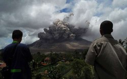 Warga dalam Radius 7 Km di Gunung Sinabung Dievakuasi ke Kabanjahe