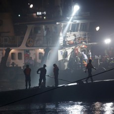 Kapal Tenggelam di China, 200 Penyelam Cari 400 Penumpang Hilang
