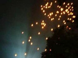 Lampion Terbang yang Cantik Akhiri Perayaan Waisak 2015
