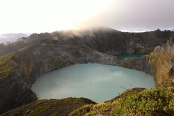 Memburu Sunrise di Danau Kelimutu