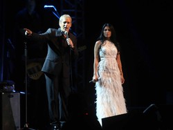 Canda Anggun dan Michael Bolton Duet di Konser An Evening With Grammy Winner