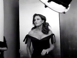 Sang Ibu Duga Keputusan Bruce Jenner Ganti Kelamin karena Uang