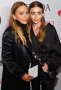 Ashley dan Mary-Kate Olsen, Desainer Busana Wanita Terbaik AS