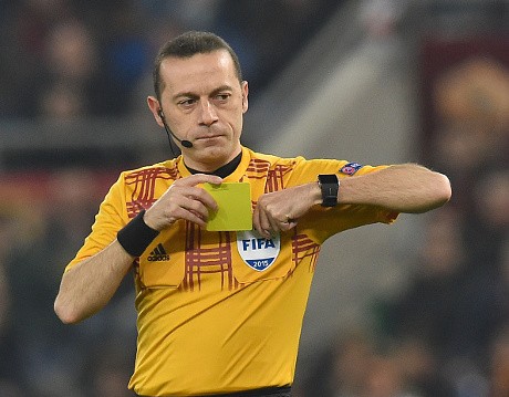 Juve vs Barca Dipimpin Wasit Cakir yang Royal Beri Kartu
