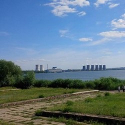 Danau ini Persis di Sisi Reaktor Nuklir, Bahayakah Radiasinya?