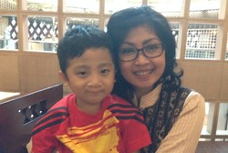 Kisah Naniek, Tetap Tegar Merawat Putranya yang Lahir dengan Bibir Sumbing