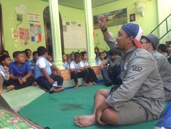 Datsun Risers Sumbang Buku ke Taman Belajar Al-Masroor
