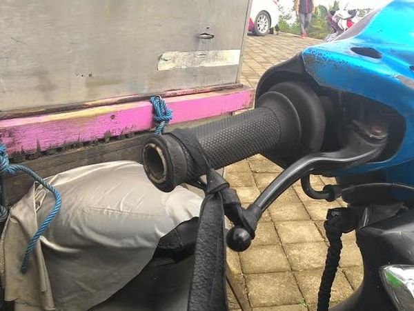 Rem Motor Diikat Pakai Karet