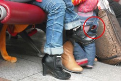 Bingung di Tiongkok, Banyak Anak Bercelana Bolong di Bokong