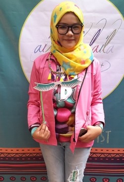 Aisyah Laila, Make-up Artist 13 Tahun Ini Rilis Bulu Mata Palsu