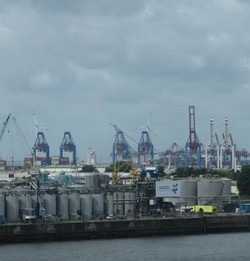 Ini Penampakan Pelabuhan Pintar, Listrik Dipasok dari Kincir Angin