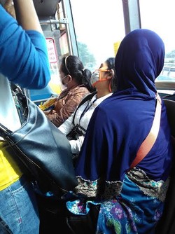 Tak Ada Lagi Kenyamanan Naik Bus TransJ