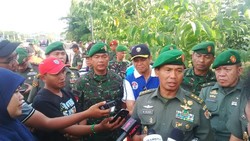 Tiba di Labuan Bajo, Wakasad dan Danjen Kopassus Tanam Pohon