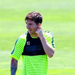 Trofi Si Kuping Besar untuk Tutup Tahun Kebangkitan Messi