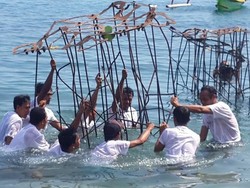 Tiga Lokasi Bawah Laut Akan Dipasangi Instalasi Terumbu Karang Teguh Ostenrik