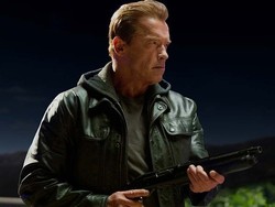 Kendarai Toyota Mirai, Arnold Schwarzenegger Pandu Balapan NASCAR