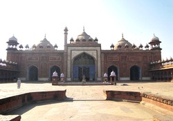 Lupakan Sejenak Taj Mahal, Ini 4 Masjid Keren di Kota Agra