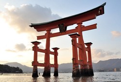 Sudah Tahu? Jepang Punya Kuil Terapung di Laut