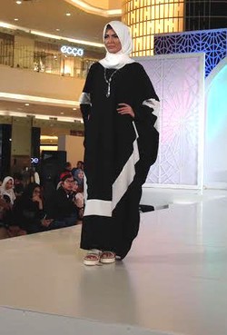 Hitam dan Putih Koleksi Ramadan Terbaru Dari Jenahara