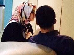 Ditemani Pria Berkacamata, Shinta Bachir Periksa Kandungan