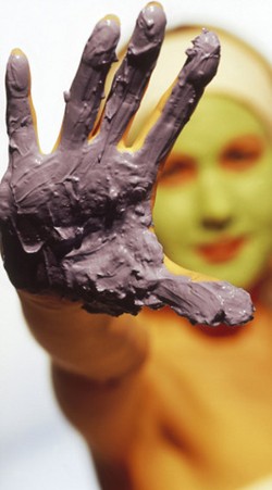 Bisakah Masker Lumpur dan Arang Dipakai untuk Rawat Kulit Berjerawat?