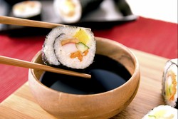 Sekali-sekali Makan Malam dengan Kimbab Khas Korea yang Enak