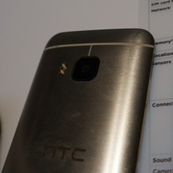 HTC akan Tinggalkan Desain One M9