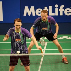 Anak Segera Lahir, Boe/Mogensen Mundur