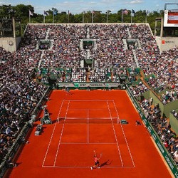 Tentang Pesawat yang Terbang Mundur di Langit Roland Garros