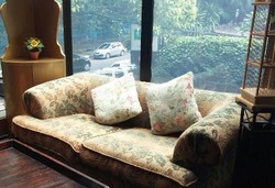 Santap Hidangan dengan Nuansa Interior Klasik di Birdcage Parc