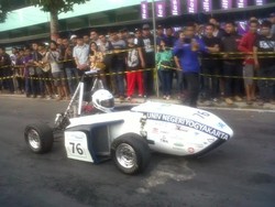 Mobil Karya Mahasiswa Yogya ini Tantang Mobil Jepang di Kompetisi Ngedrift