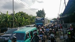 Jalan Bogor-Sukabumi Lumpuh Karena Pawai Samenan