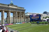 Bahkan layaknya stadion bola, di kawasan ini dibuat stadion mini lengkap dengan lapangan futsal dan kursi bertingkat, berlatar TV raksasa. Ada kegiatan perbandingan futsal di lokasi.