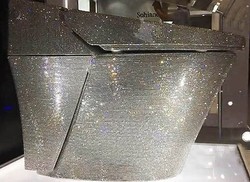 Toilet Berlapis Kristal Swarovski, Bernilai Rp 1,7 Miliar