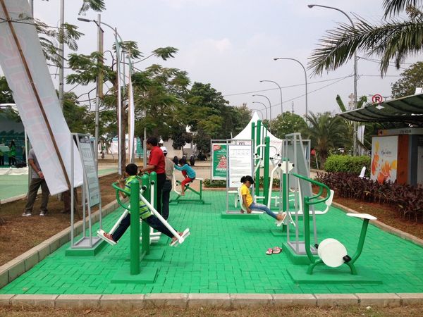 Ini Foto-foto Wajah Baru Taman Waduk Pluit dengan Alat Gym 