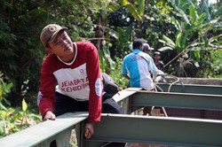 Hasil Swadaya Warga, Jembatan Bambu di Pandeglang ini Kini Dibeton