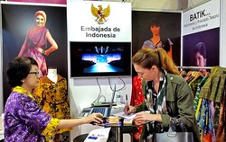 Dipamerkan di Lima, Batik Jadi Idaman Pengusaha dan Desainer Peru
