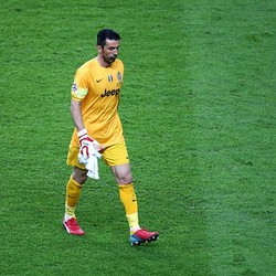 Trofi Liga Champions, Lubang Kecil dalam Karier Buffon