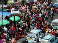 Jelang Ramadhan PKL Kuasai Tanah Abang