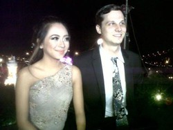 Nadia Vega dan Sultan Yaar Jorik Dozy Tunangan di Kebun Raya Bogor