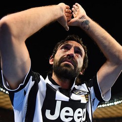 Juve Berharap Pirlo dan Tevez Tak ke Mana-mana
