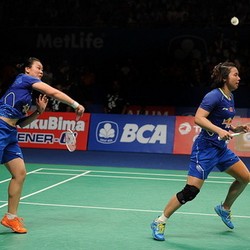 Ketika Smes Tang Jinhua Kena Kepala Rekan Sendiri